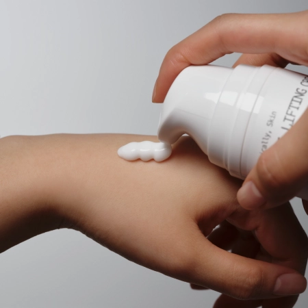 Logically, Skin - Multi-Lifting Cream - Cremă de față hidratantă cu peptide - 50ml