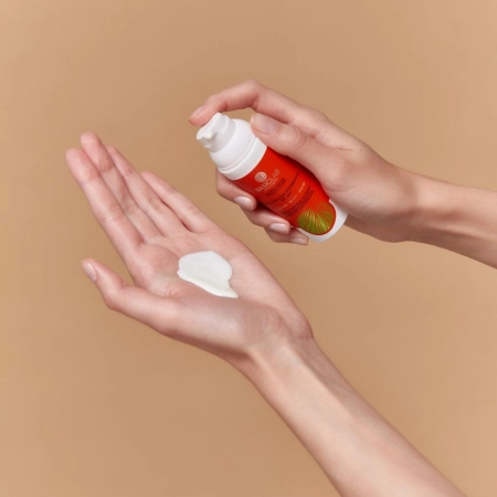 BasicLab - Protecticus - Prevenire și Antioxidare - Emulsie de protecție ușoară SPF50+ - 50ml