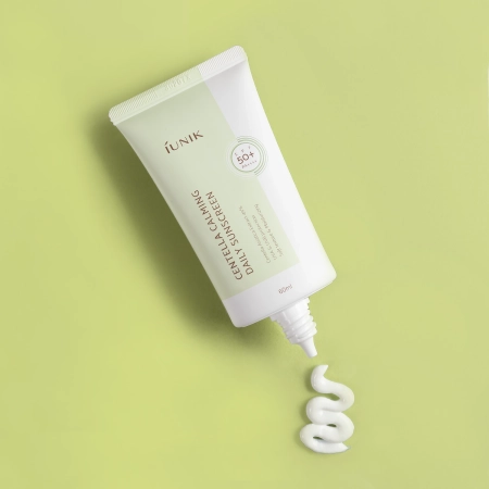 iUNIK - Centella Calming Daily Sunscreen SPF 50+ PA++++ - Cremă de protecție solară - 60ml 